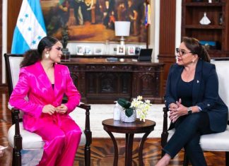«La Leona de Honduras», Cesia Saenz, se reúne con Xiomara Castro