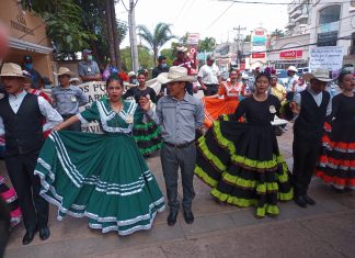 Con danzas: Indígenas de Lempira exigen pavimentación de un tramo del corredor turístico