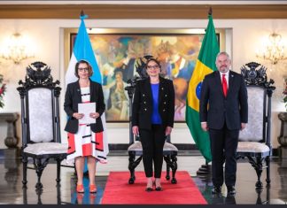 Cuatro embajadores presentan credenciales a Xiomara Castro