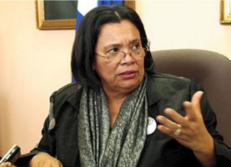 Julieta Castellanos desnuda los siete meses del mundo mágico de los Zelaya Castro.