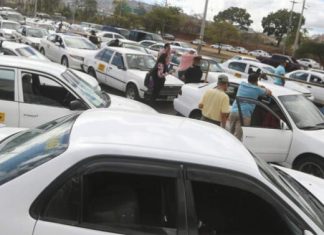 Ante mala gestión de gobierno, taxistas anuncian paro nacional en los próximos días.