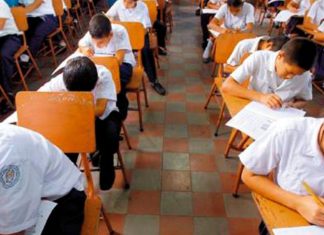 Fuerte oposición al anuncio de autoridades de educación de colocar una gabacha en los uniformes de los centros educativos