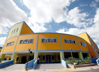 Suenan tambores de huelga en Salud