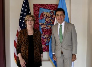 Nasralla «preocupado» que plantea temas de gobernabilidad con la embajadora de EEUU Laura Dogu