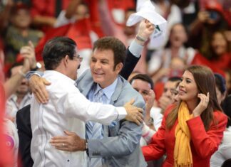 Los 12 millones de lempiras no es pago por llevarte al poder le responde Nasralla a Mel Zelaya