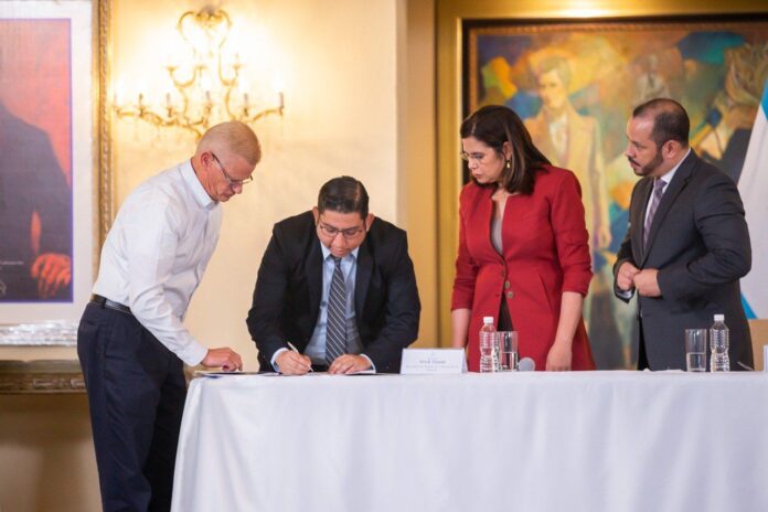 Firma-generadores-de-energia-y-gobienro-696x464