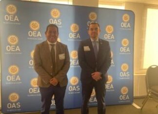 Con sonrisas que seriedad diputados nacionalistas interponen denuncia de persecucion politica ante la CIDH