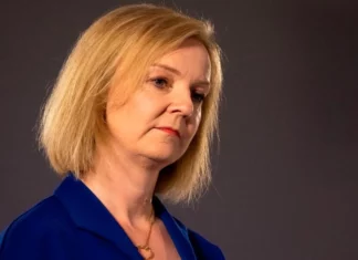 Renuncia Liz Truss, la primera ministra británica, tras solo 45 días en el poder.