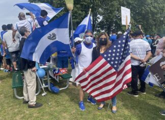 Diáspora salvadoreña lanza una página web para denunciar abusos de poder de Bukele.