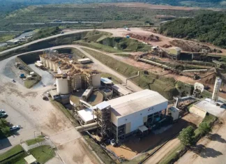 Empresas mineras siguen operando, pero el precio de sus acciones aún no se recupera