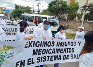 Ministro de Salud arremete en contra del CMH y asegura que manifestaciones son pre fabricadas.