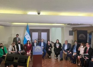 Abogado interpone recurso de amparo con suspensión del acto reclamado contra el proceso de selección de Magistrados a la CSJ.