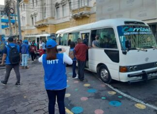 Se descarta paro y aumento a la tarifa tras reunión entre gobierno y transportistas.