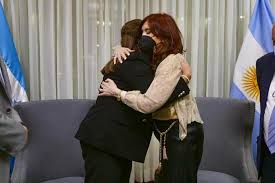 Pareja Presidencial se solidariza con Cristina Fernandez condenada por «CORRUPCIÓN» en Argentina.