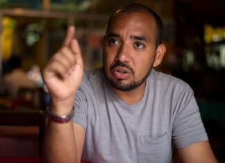 Daniel Sponda esta más preocupado por la «Gabachas» que por la calidad educativa.