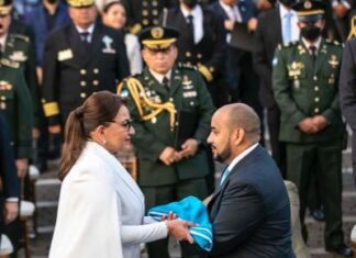 Fuera Sponda y su pandilla exigen colectivos de Libre en La Paz.