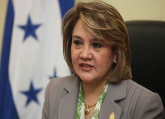 Partido Salvador de Honduras presenta nomina de postulantes que respaldaran para llegar a la CSJ, la misma es encabezada por Ana Pineda.