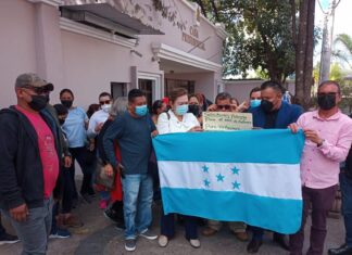 A Sponda: Exigen plazas y pago de sueldos atrasados para unos 6,000 docentes interinos