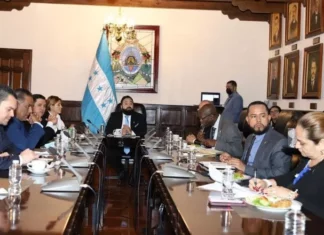 Nacionalistas denuncian intento de golpe, Luis Redondo se defiende panza arriba y asegura que es falso.