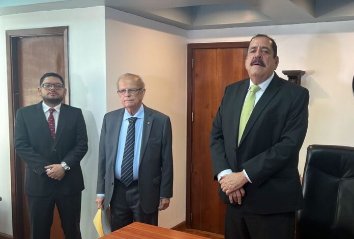 renuncia de edgardo caceres