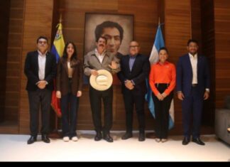 Sigue volando: Mel Zelaya ahora está en Venezuela