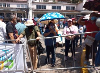 «Represión, represión», gritan docentes frente a Casa de Gobierno