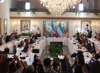 Otra frustración: Siguen fijos los funcionarios, pues no fueron evaluados por el Consejo de Ministros