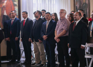 Presidencial entrega premios a ocho periodistas