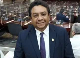 Objeto de burla, Diputado Ramon Barrios sugiere que no es necesario aprobar el acta de la ultima sesión.