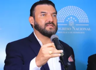 Rasel Tome asegura que la sociedad civil es más política que los partidos, de ellos aprendemos.