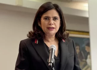 Trillados distractores, Rixi Moncada asegura que Cuba es el ejemplo de desarrollo a seguir.