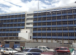 Hospital Escuela sigue sin directores.