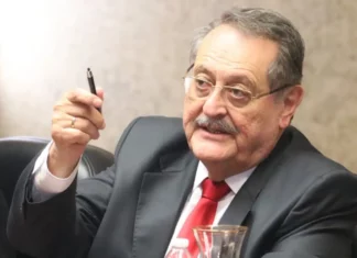 Mundo Orellana asegura que renuncio por motivos personales de su cargo como Ministro de Transparencia.