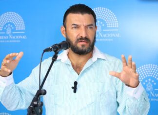 Rasel Tome propone al paralizado Congreso Nacional eliminar la prueba de actitud académica de la UNAH.