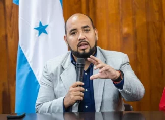 Sin «empacho» Daniel Sponda nombra a su hermano en cargo dentro de la Secretaria de Educación.