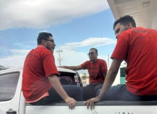 Sin vergüenza alguna utilizaron vehiculos del estado para fallida marcha del gobierno.