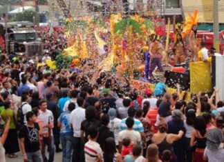 Carnaval por el aniversario de la capital genera caos y perdidas economícas