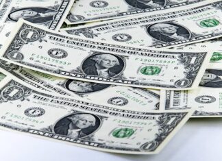 Hondureños siguen sin acceso a la compra de dólares