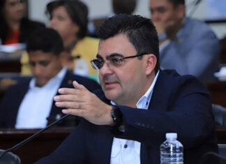Eliud Giron: Luis Redondo trata como animales a los diputados
