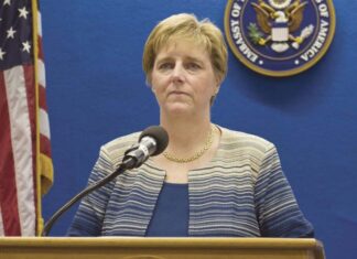 Embajadora Dogu asegura que lo actuado por el «Mini Congreso» debilita la institucionalidad y genera menos confianza