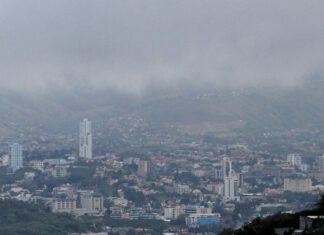 Bajas temperaturas afectan a miles de hondureños que no tienen frazadas para resguardarse