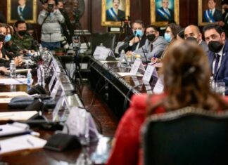 Los tan sonados cambios en el gobierno salieron más «hojas que tamal»