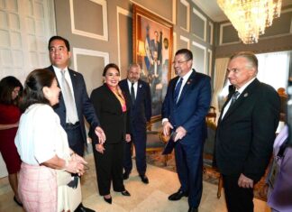 Xiomara Castro visita a Rodrigo Chaves en medio de polémica en CR por ley que busca evadir el control de los fondos públicos