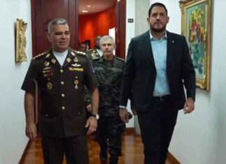 Roosevelt Hernández pone en riesgo la imagen de las FFAA al reunirse con la cúpula militar de Venezuela que sostiene un fraude