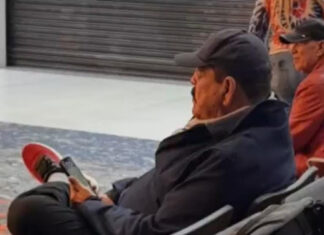 Más fresco que nunca Carlos Zelaya sale del país «pavoneándose» por los pasillos de Palmerola