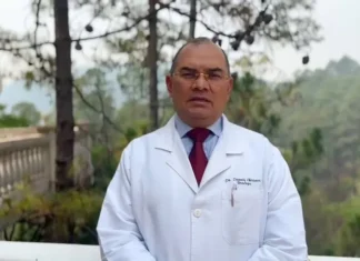 Dennis Chirinos: » A los diputados les mandan escrito en una servilleta como tienen que votar»