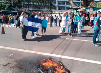 Más de 4 mil empleados de salud pública aguantan hambre por falta de pago