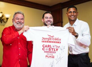 Jorge Calix sin liderazgos, acude a ex futbolistas para rellenar sus planillas