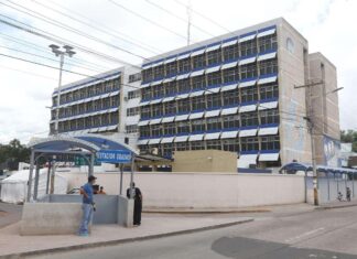 Ministra de Salud admite que no hay especialistas en el HE porque todos se fueron de vacaciones al mismo tiempo