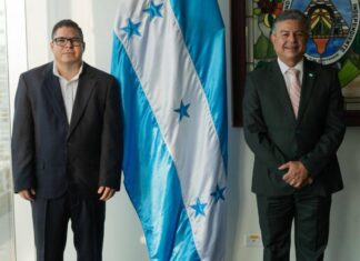 Comprobado en Libre no hay personas capaces, juramentan a Ariel Flores hijo de Kike Flores Lanza y la Magistrada Sonia Marlina Dubón como director del SAN